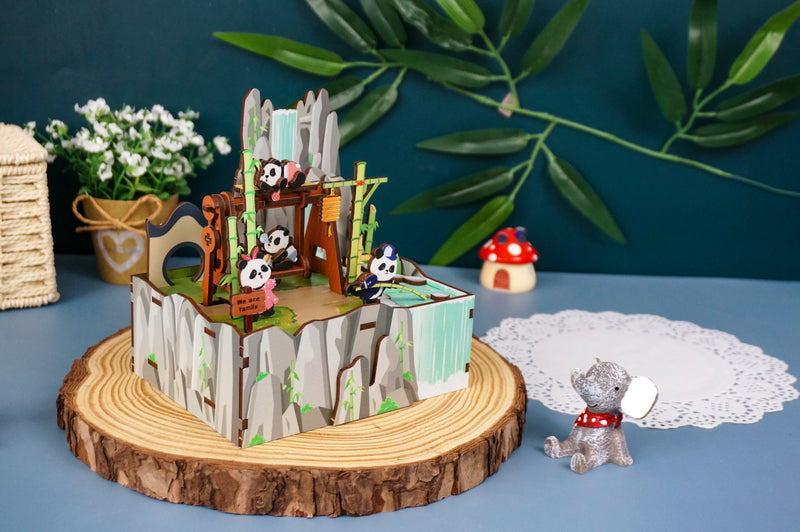 Tonecheer Spieldose Pandas' Home TQ057